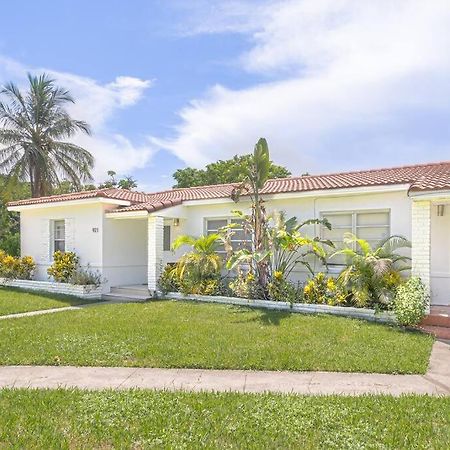 House With A Hot Tub ! Only 10 Mins To The Beach Villa Biscayne Park Exterior photo