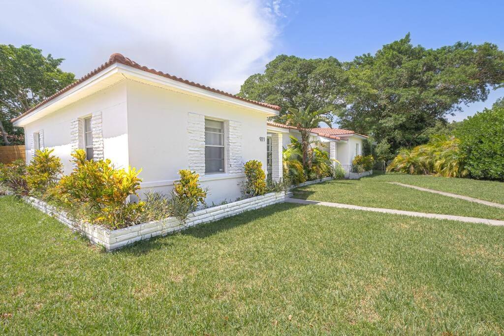 House With A Hot Tub ! Only 10 Mins To The Beach Villa Biscayne Park Exterior photo