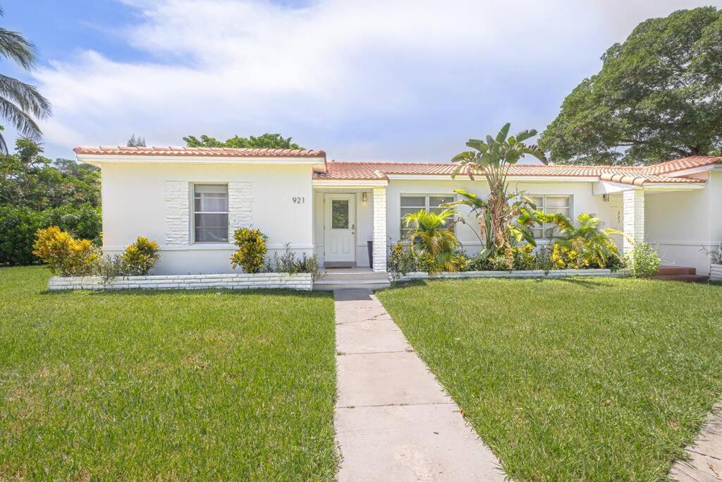 House With A Hot Tub ! Only 10 Mins To The Beach Villa Biscayne Park Exterior photo